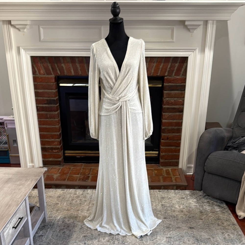 Elegant White Long Sleeve Dress